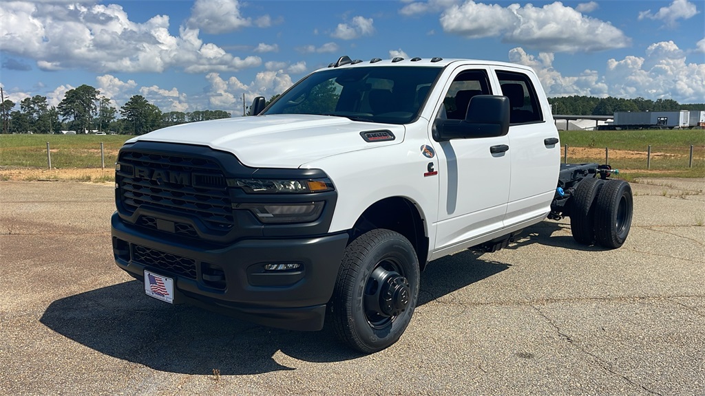 2025 Ram 3500 Tradesman photo 3