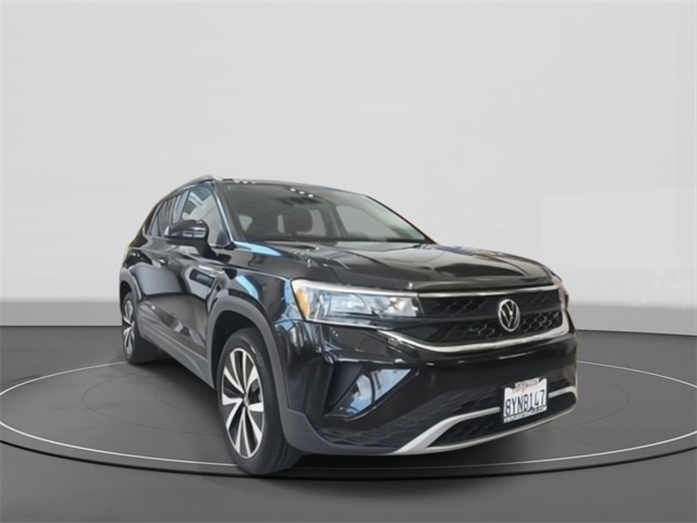 2022 Volkswagen Taos SE's photo