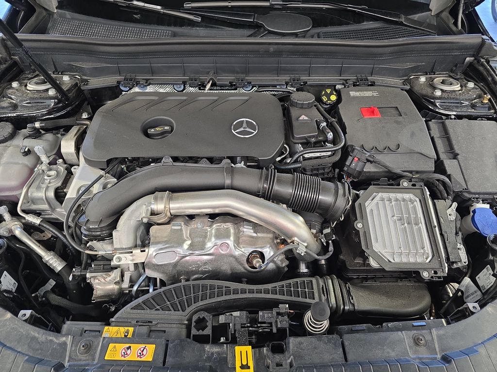 2025 Mercedes Benz GLB 250 photo 28