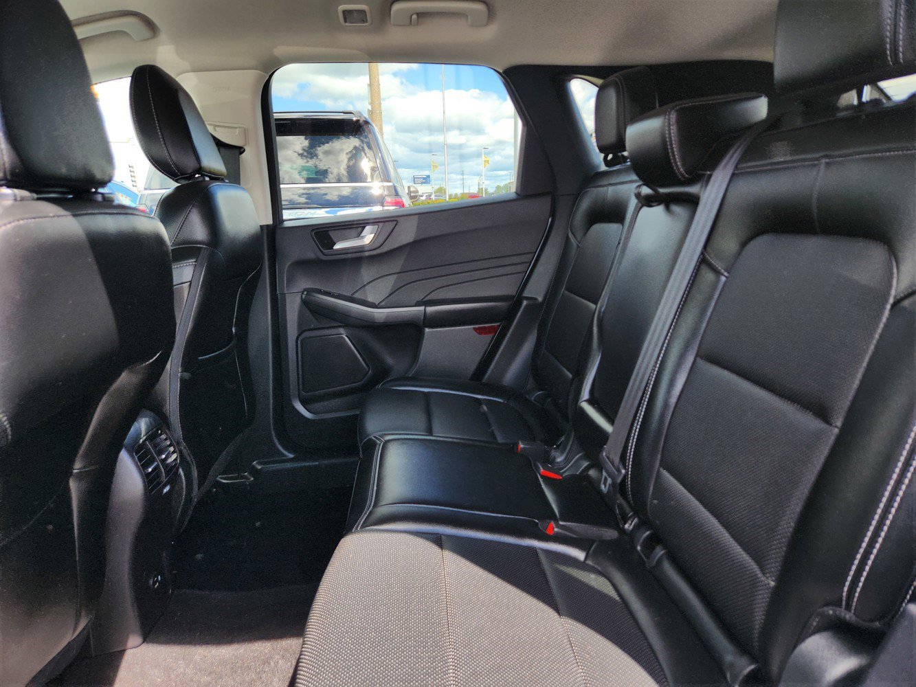 2022 Ford Escape SEL photo 26