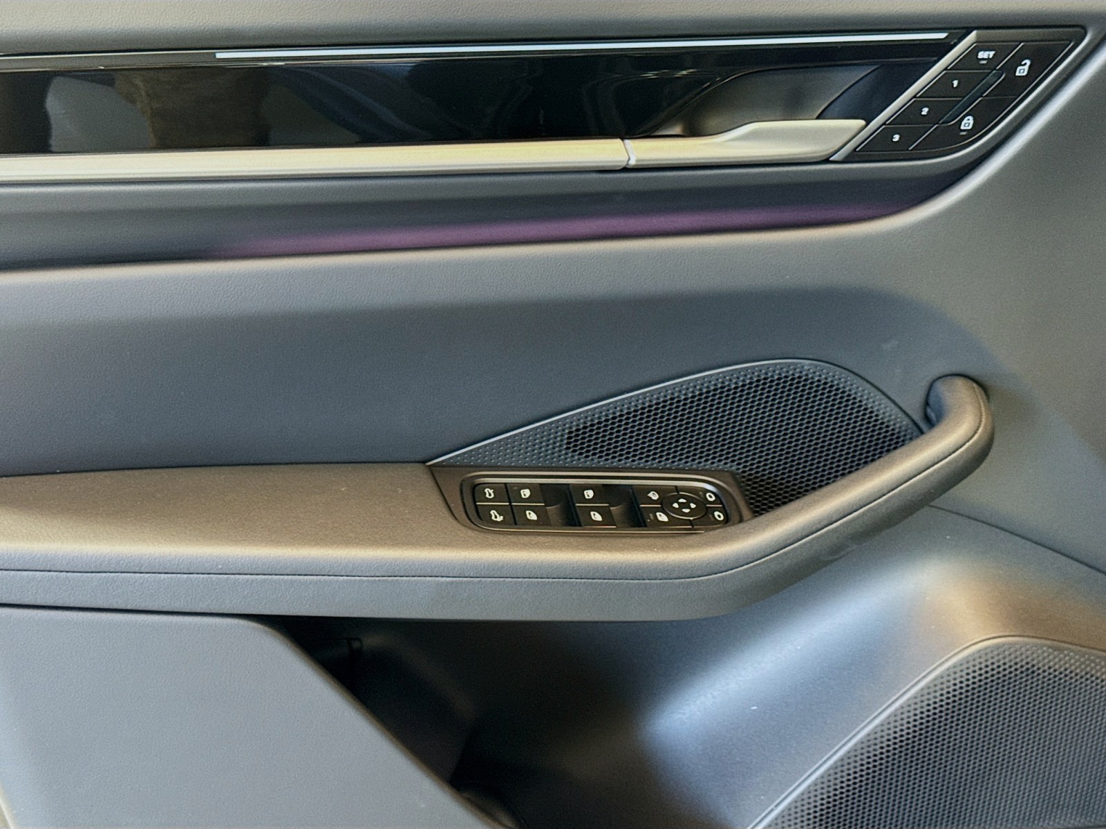 2025 Porsche Macan Electric photo 11