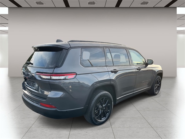 2024 Jeep Grand Cherokee Altitude photo 2