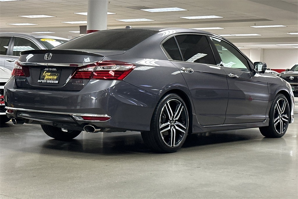 2017 Honda Accord Touring photo 2