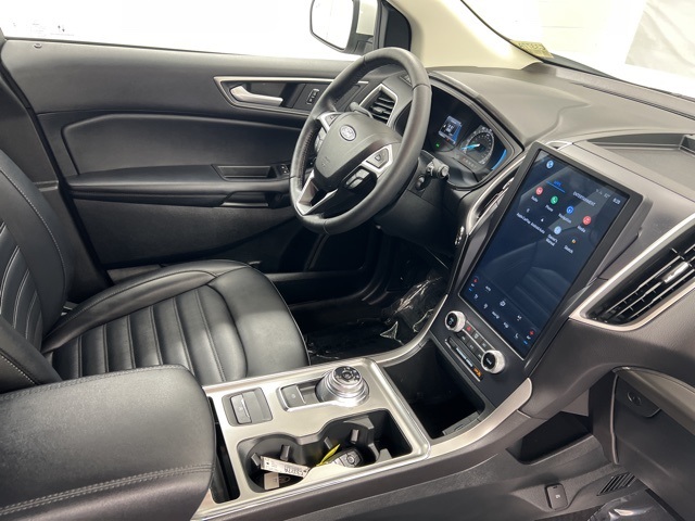 2022 Ford Edge SEL photo 24