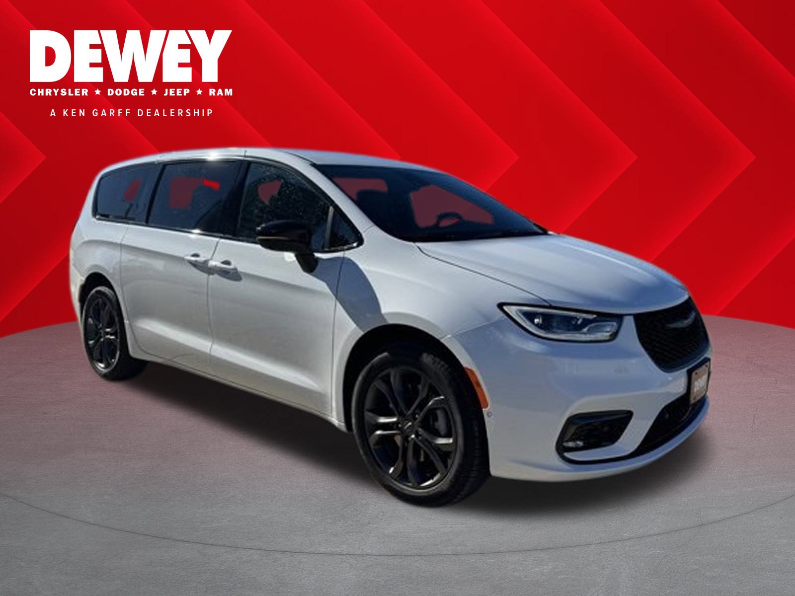 2026 Chrysler Pacifica Select's photo