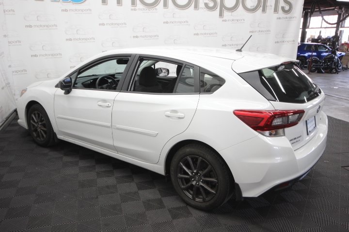 2022 Subaru Impreza Base photo 2