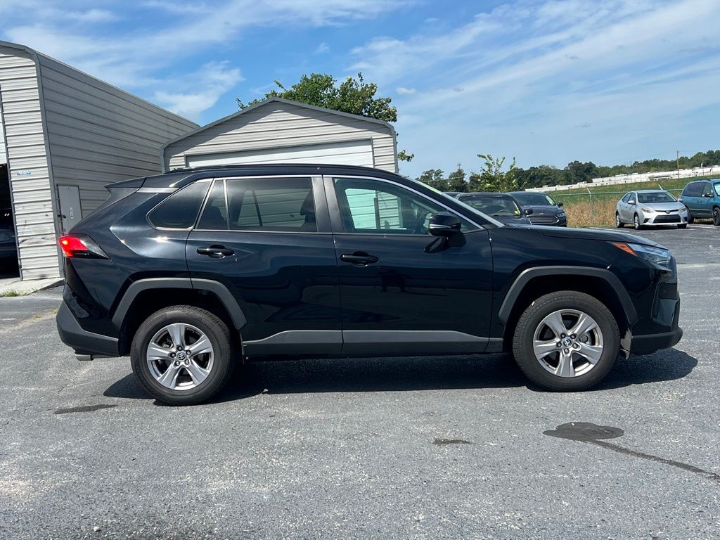 2023 Toyota RAV4 XLE photo 3