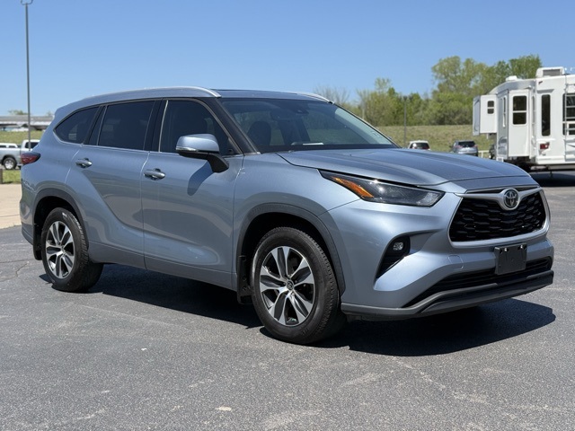 Used 2022 Blue Toyota XLE image 1