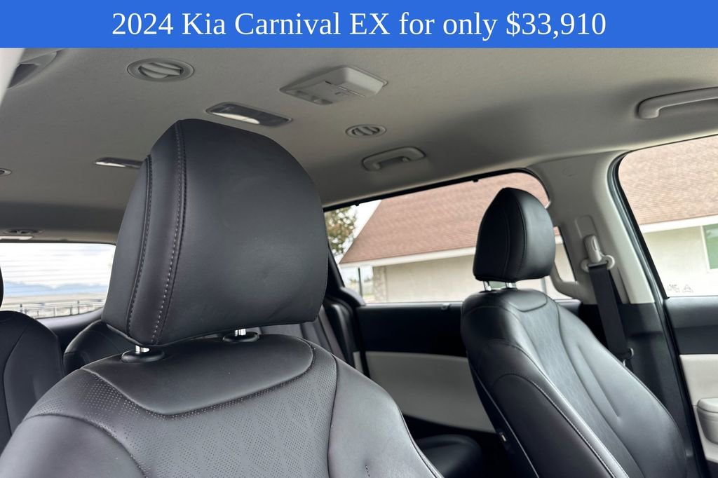 2024 Kia Carnival EX photo 18