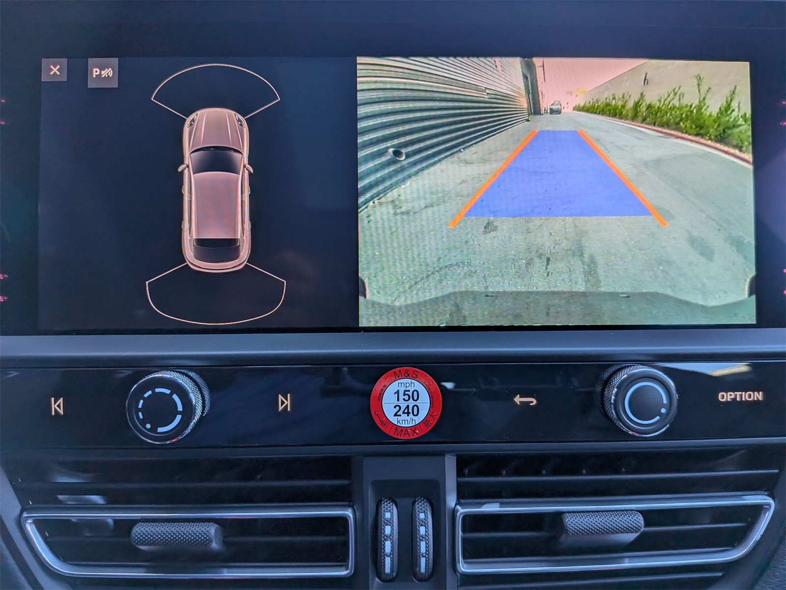 2026 Porsche Macan T photo 19