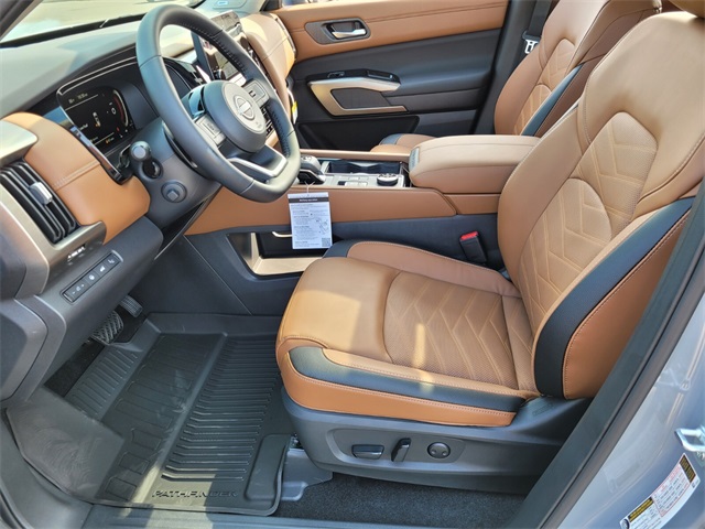 2025 Nissan Pathfinder Platinum photo 11