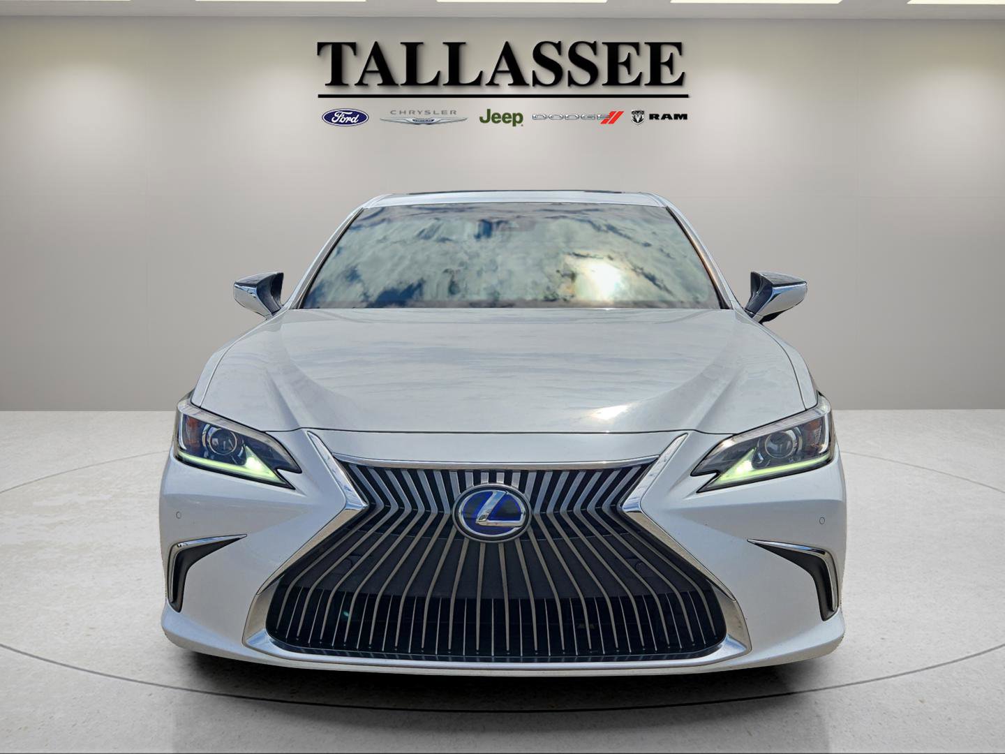 2020 Lexus ES 300h photo 2
