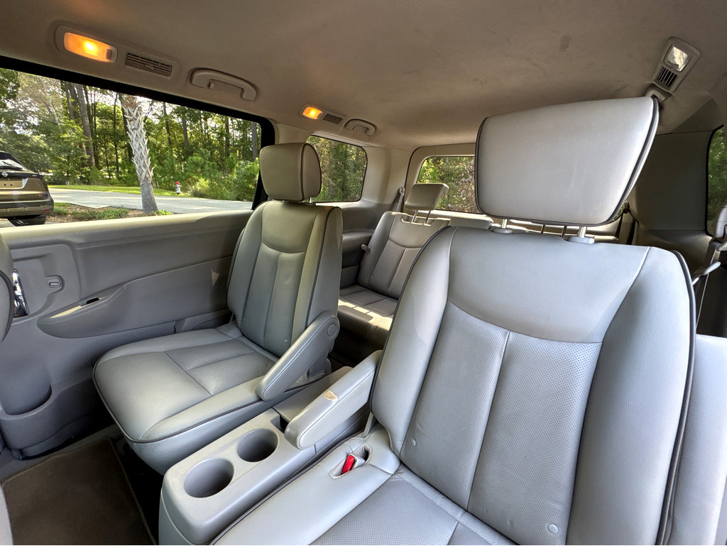 2015 Nissan Quest SL photo 26