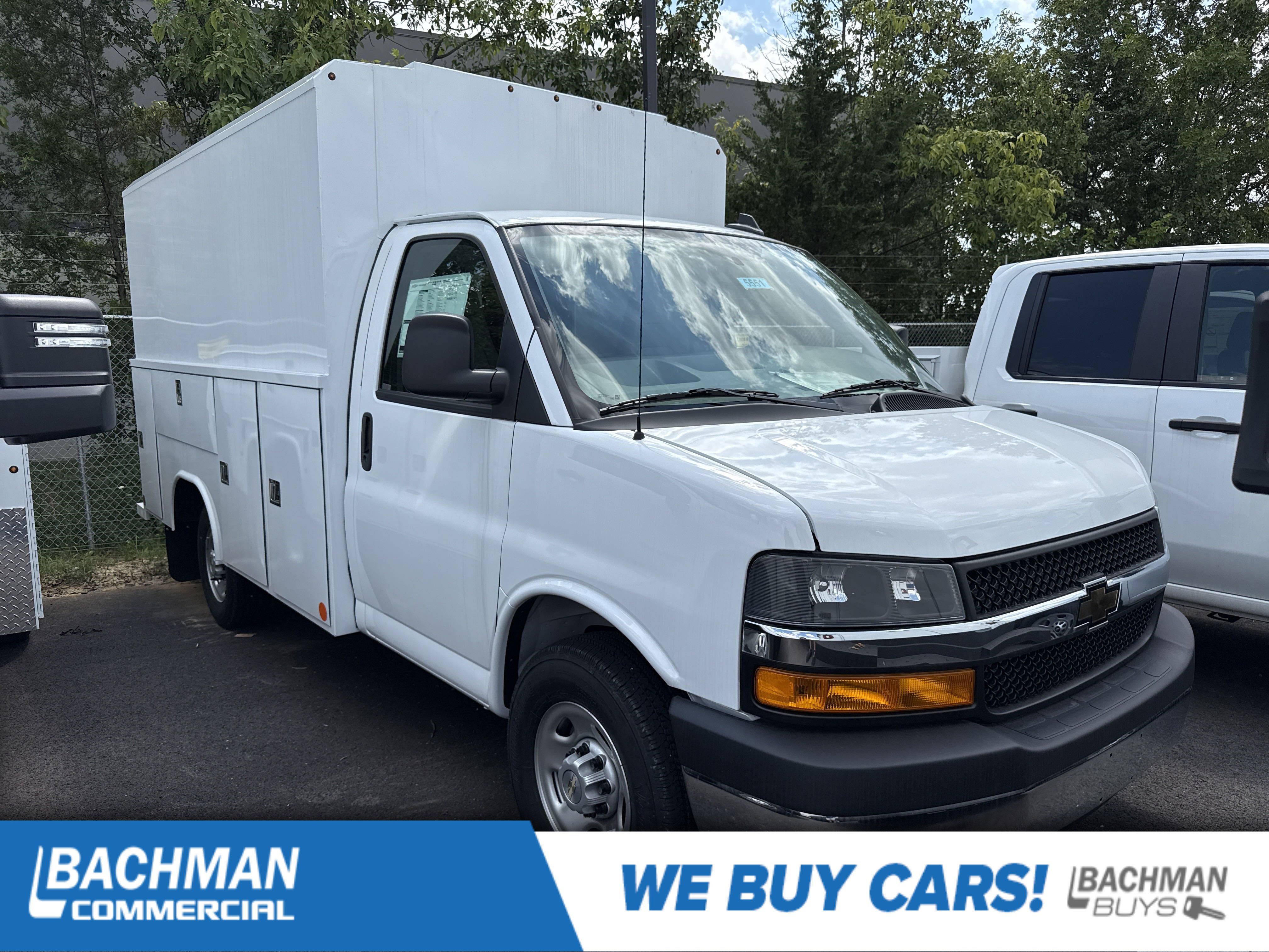 2025 Chevrolet Express Cutaway Base's photo