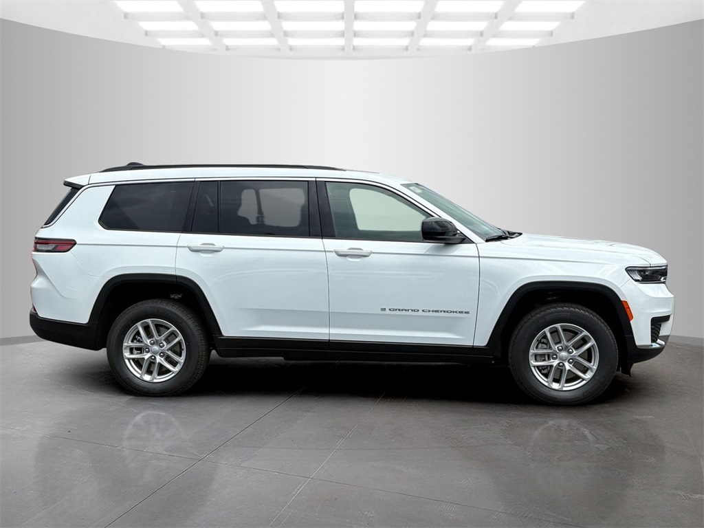 2025 Jeep Grand Cherokee Laredo X photo 2