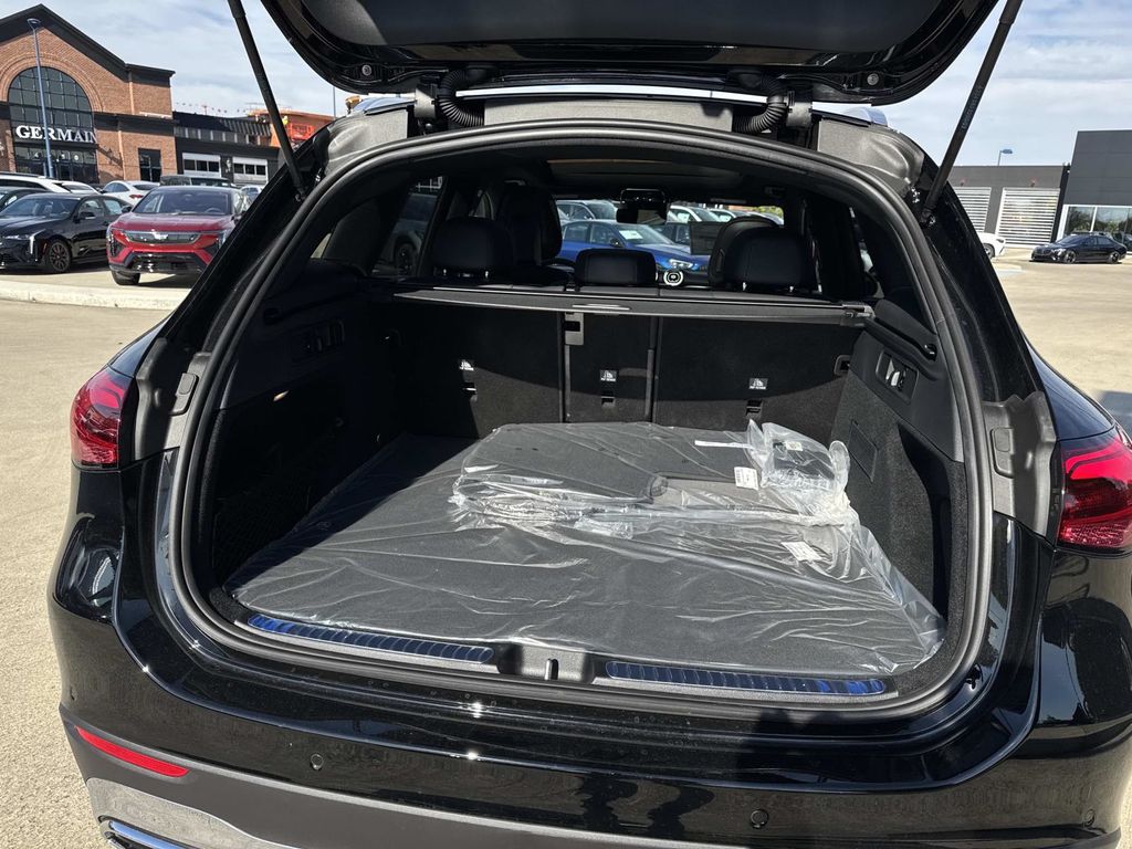 2026 Mercedes Benz GLC 300 4MATIC photo 3