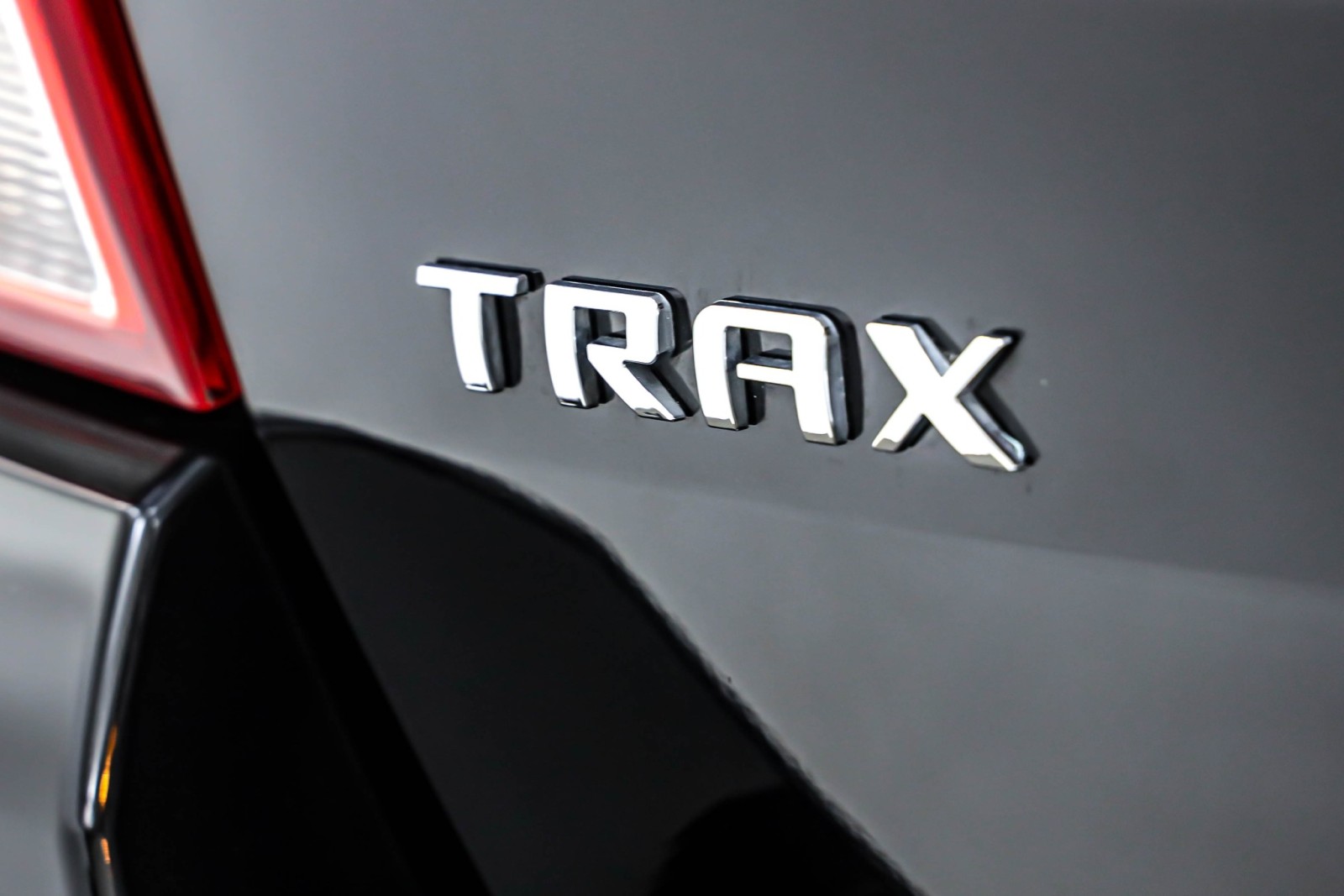 PreOwned 2020 Chevrolet Trax FWD 4dr LT SUV in Newport Beach N171502B