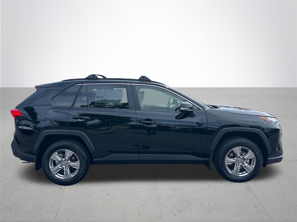 2025 Toyota RAV4 XLE photo 6