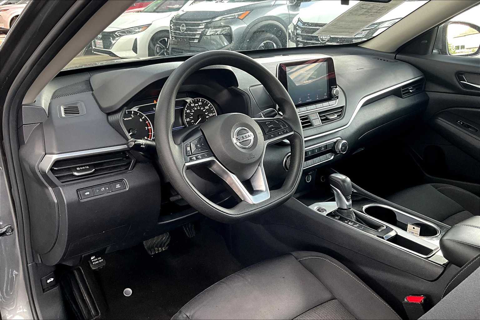 2022 Nissan Altima 2.5 SV photo 16