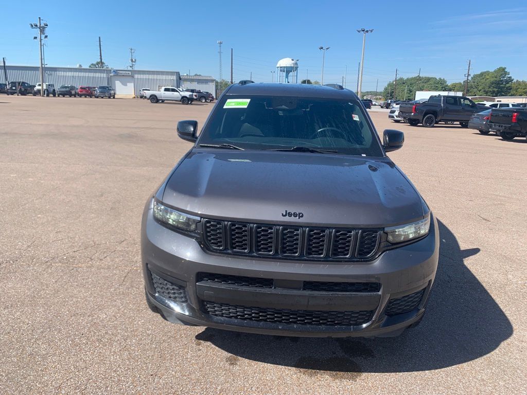 2022 Jeep Grand Cherokee Altitude photo 2