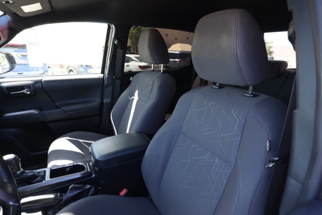 2017 Toyota Tacoma SR5 photo 14