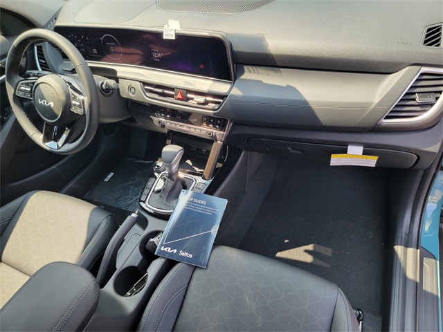 2026 Kia Seltos EX photo 17
