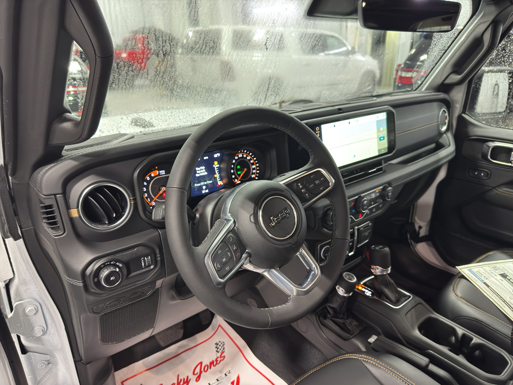 2025 Jeep Wrangler Sahara photo 3