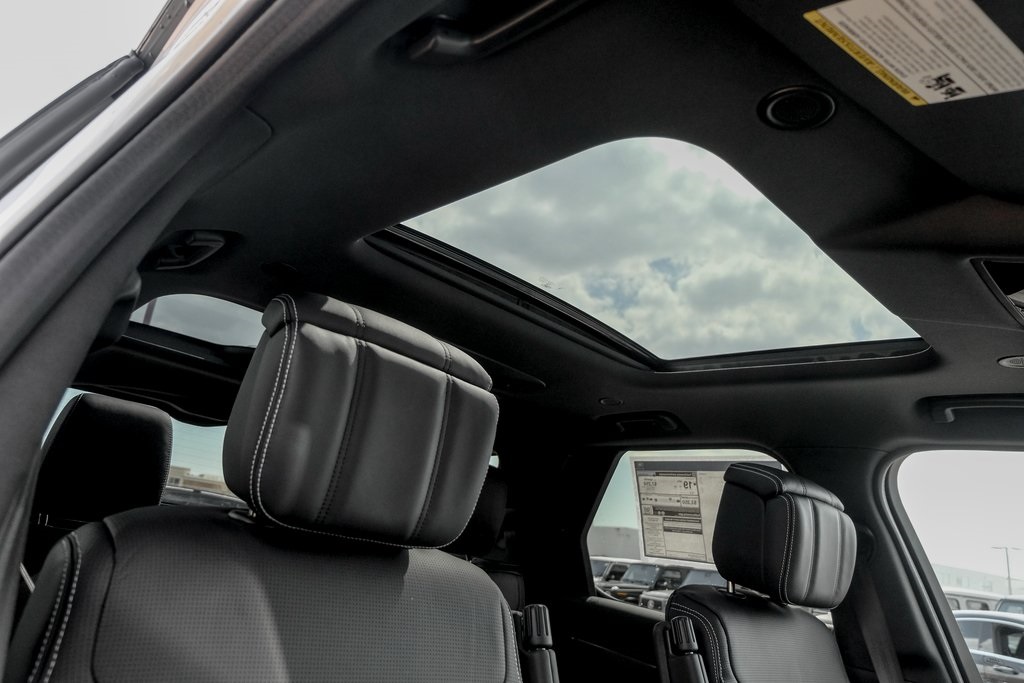 2025 Land Rover Discovery Metropolitan Edition photo 23