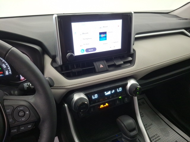 2023 Toyota RAV4 XLE photo 17