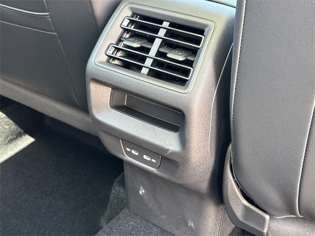2025 Volkswagen Tiguan SE photo 17