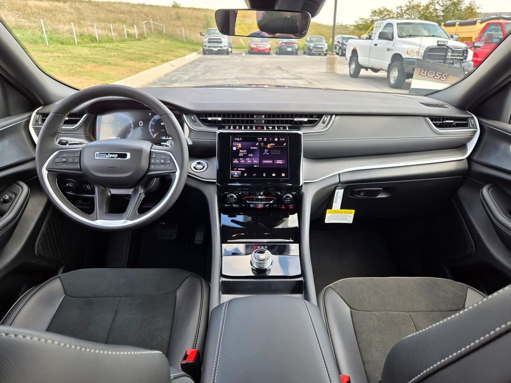 2025 Jeep Grand Cherokee Altitude X photo 12
