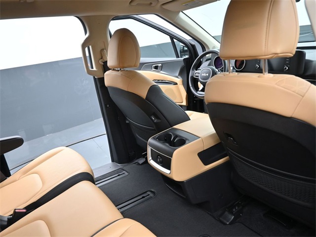 2024 Kia Carnival LX photo 25
