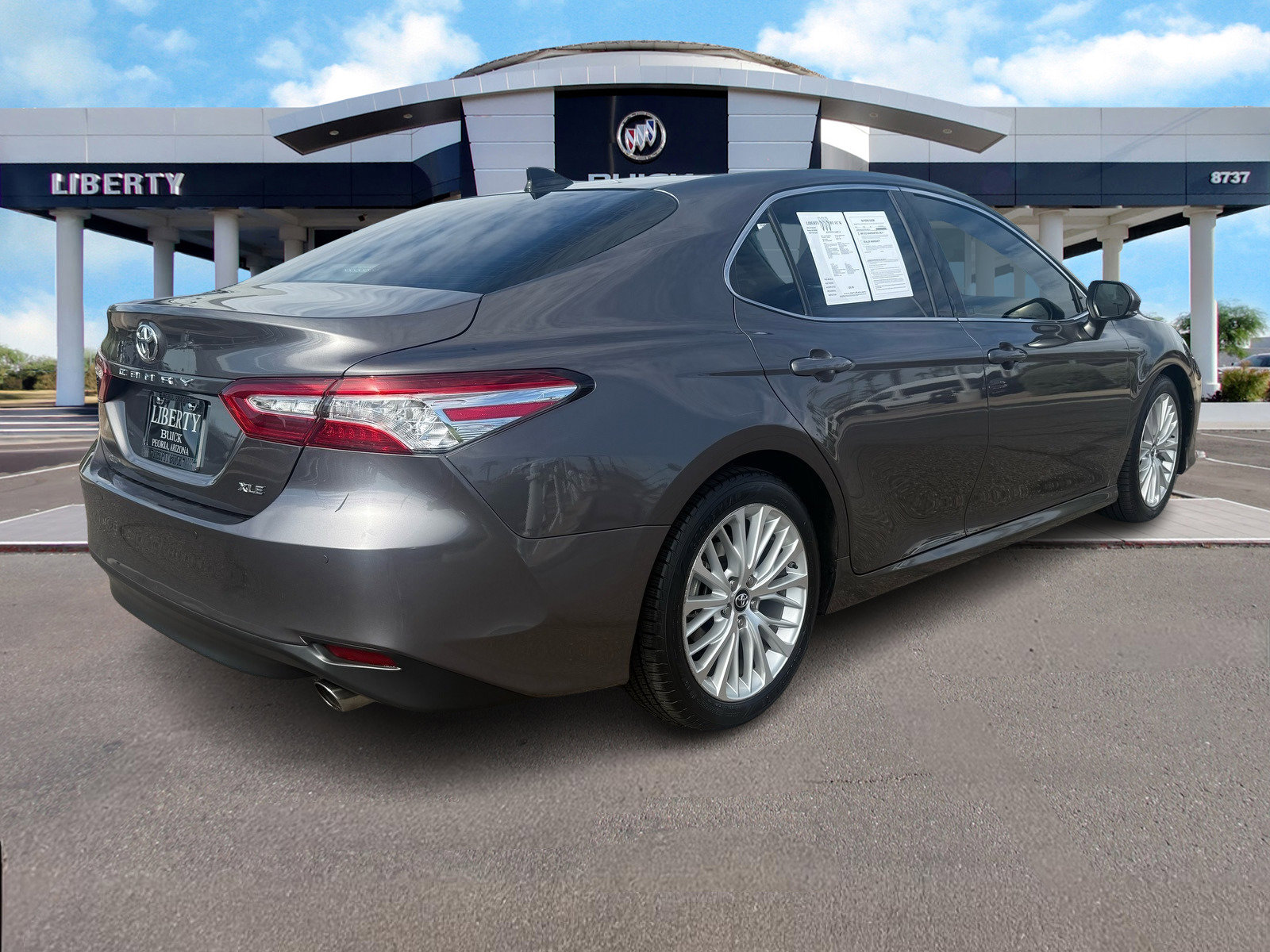 2018 Toyota Camry LE photo 3