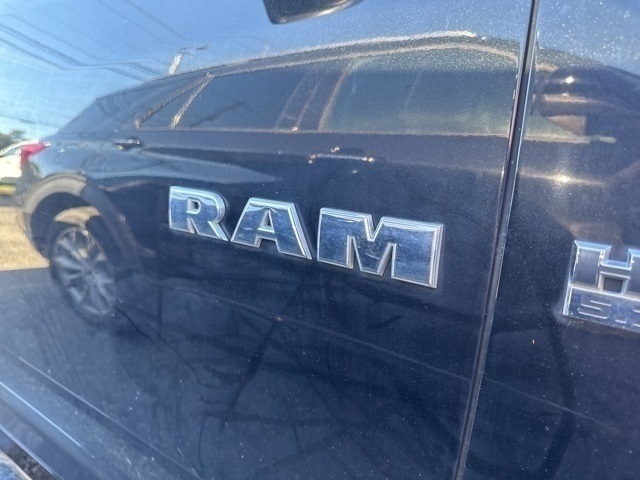 2009 Dodge Ram SLT photo 3
