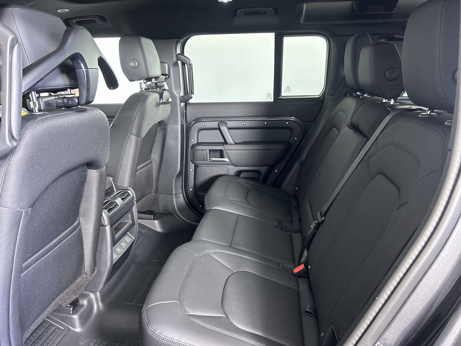 2025 Land Rover Defender 110 S photo 26