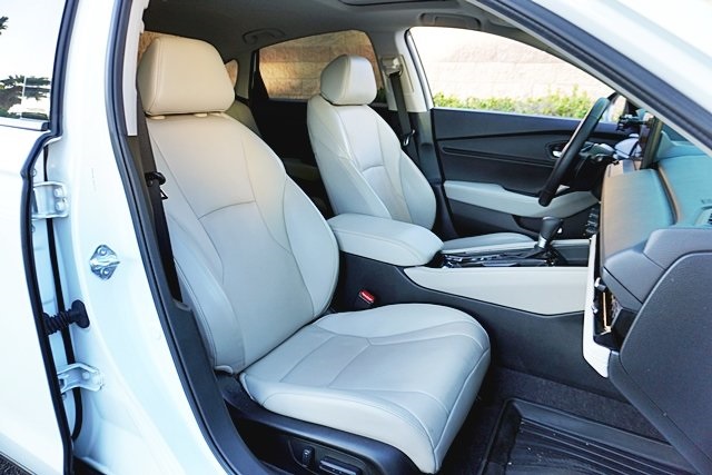 Used 2024 White Honda Touring image 12