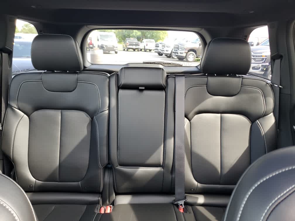 2025 Jeep Grand Cherokee Limited photo 10