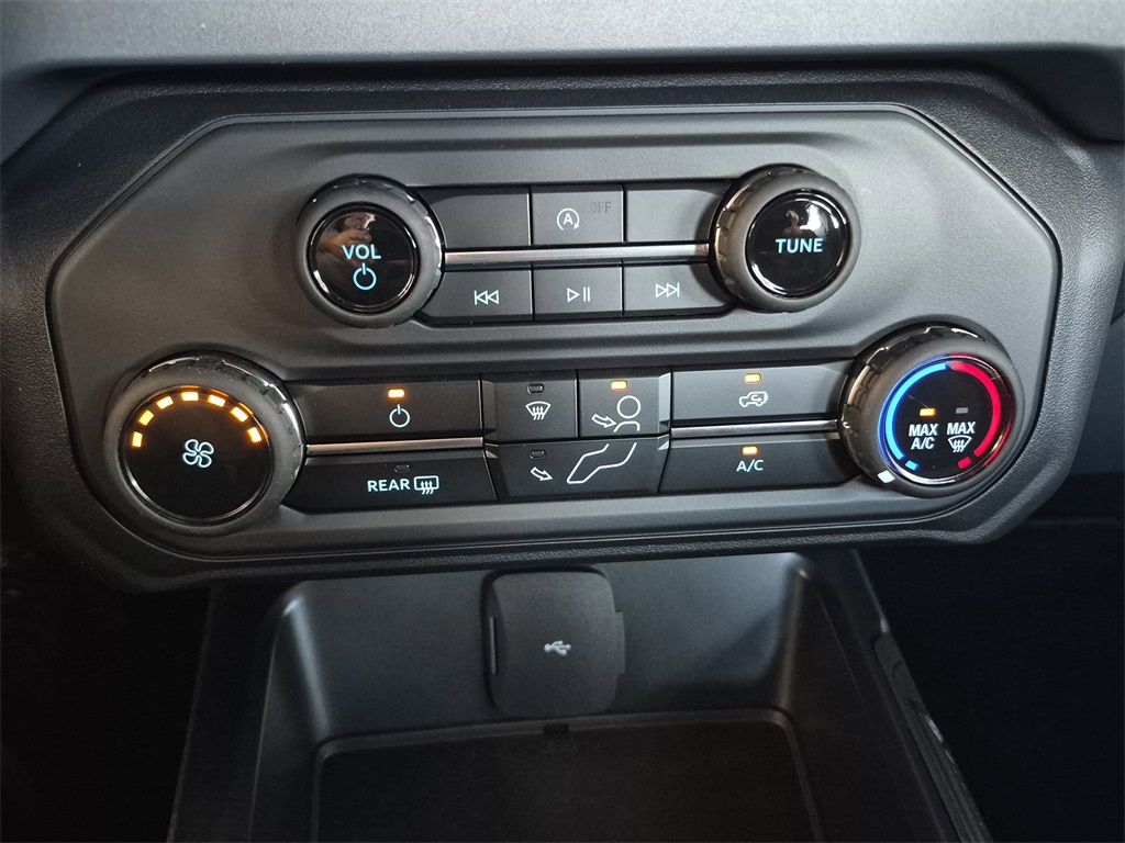 2025 Ford Bronco Base photo 22