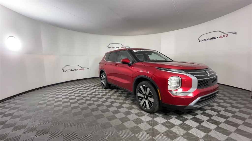 2025 Mitsubishi Outlander SE photo 2