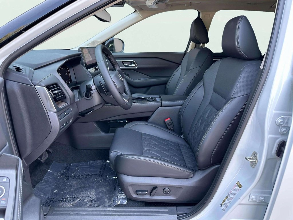 2025 Nissan Rogue Platinum photo 13