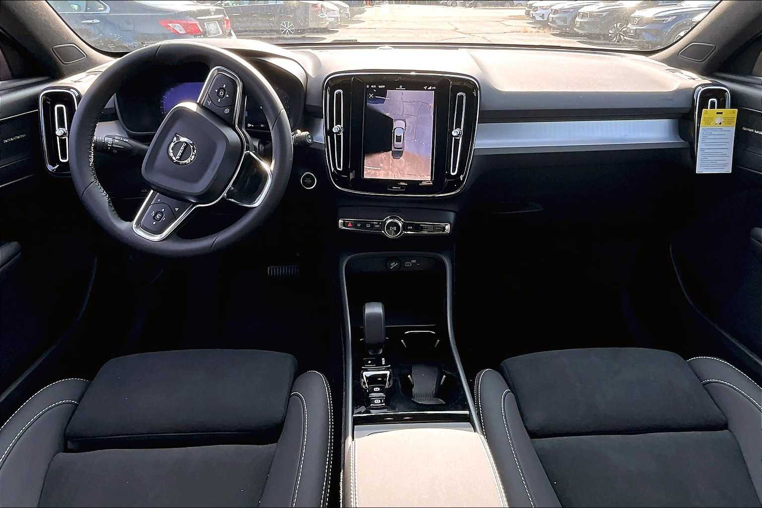 2026 Volvo XC40 photo 4