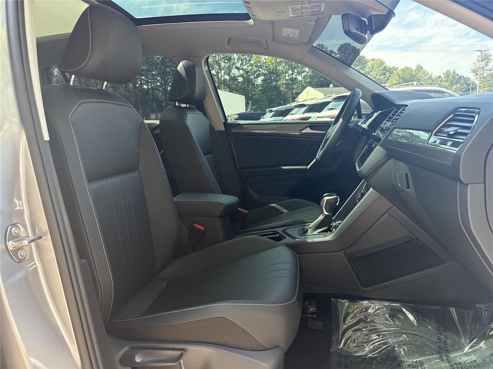 2023 Volkswagen Tiguan SE photo 21