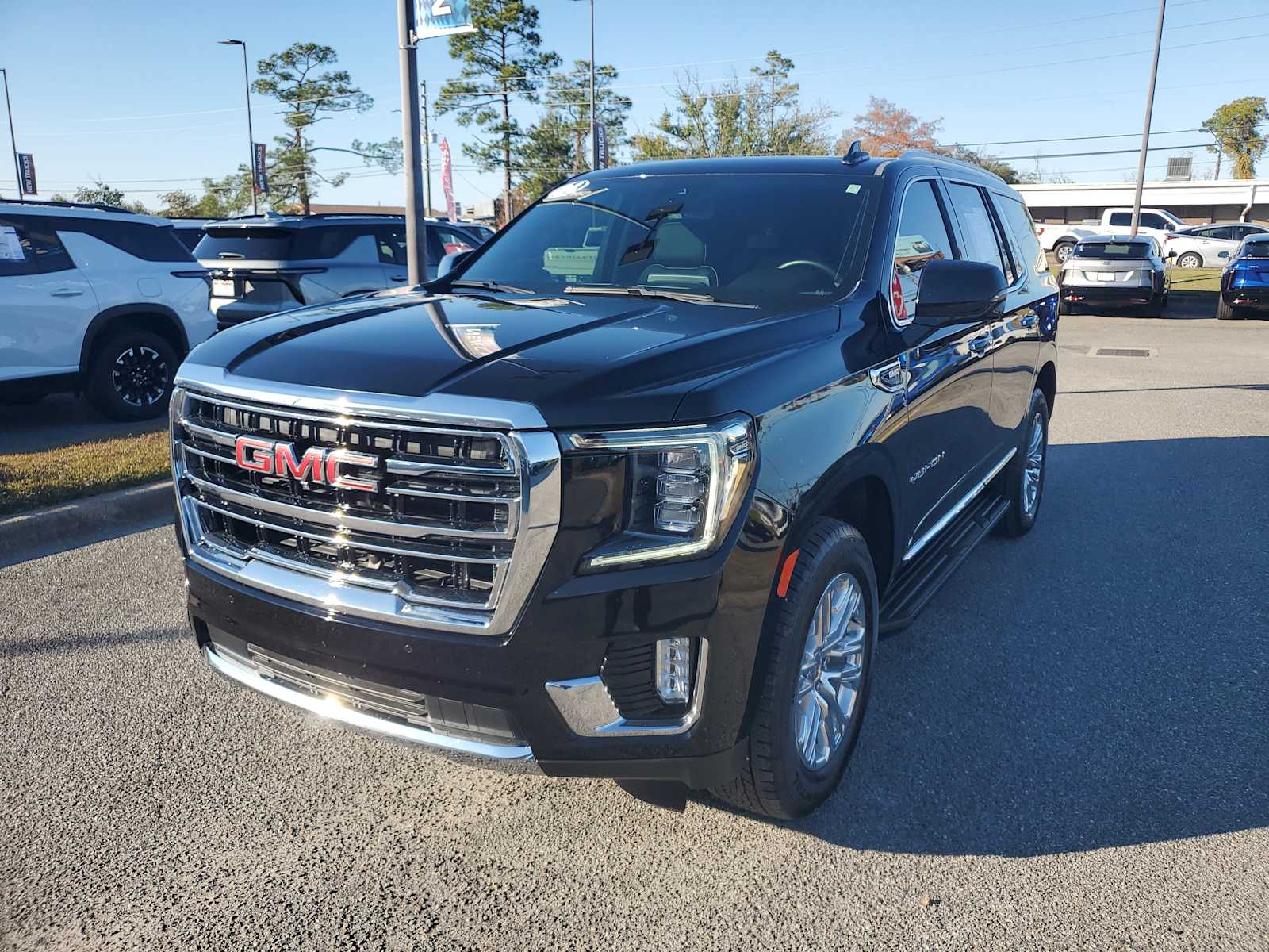 2024 GMC Yukon SLT's photo