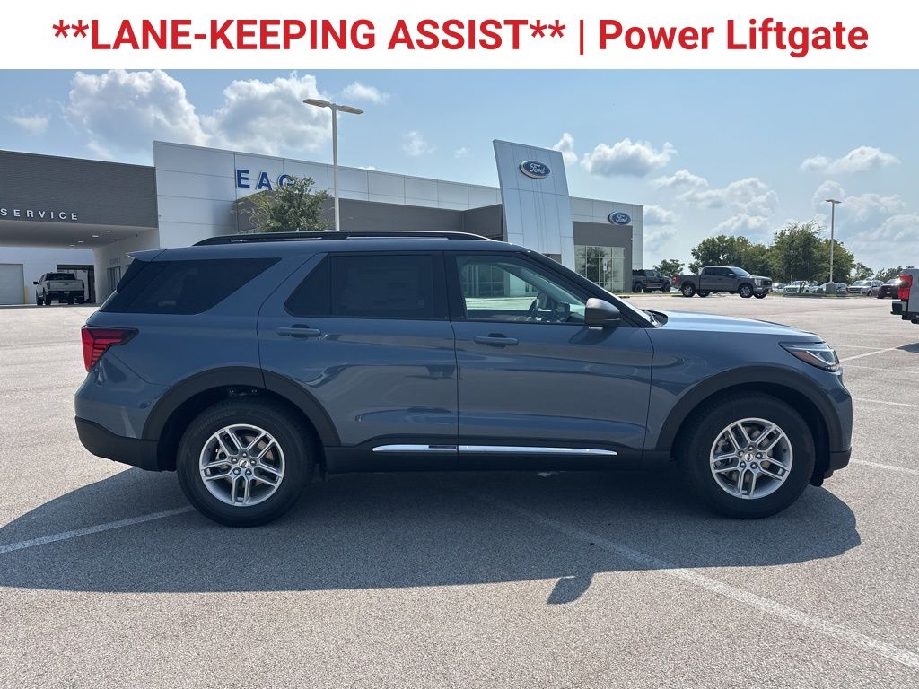 2025 Ford Explorer photo 8