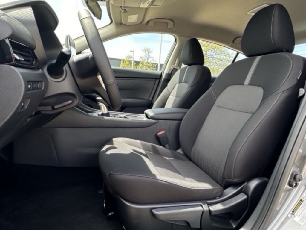 2025 Nissan Sentra SV photo 13