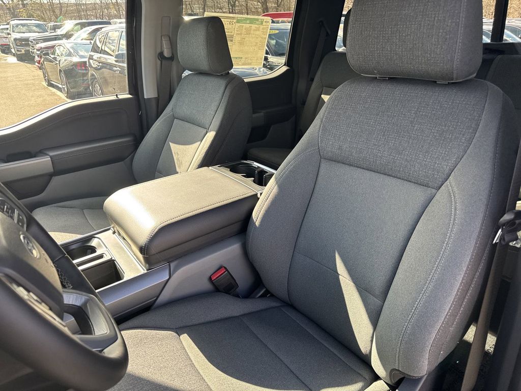 2025 Ford F-150 XLT photo 21