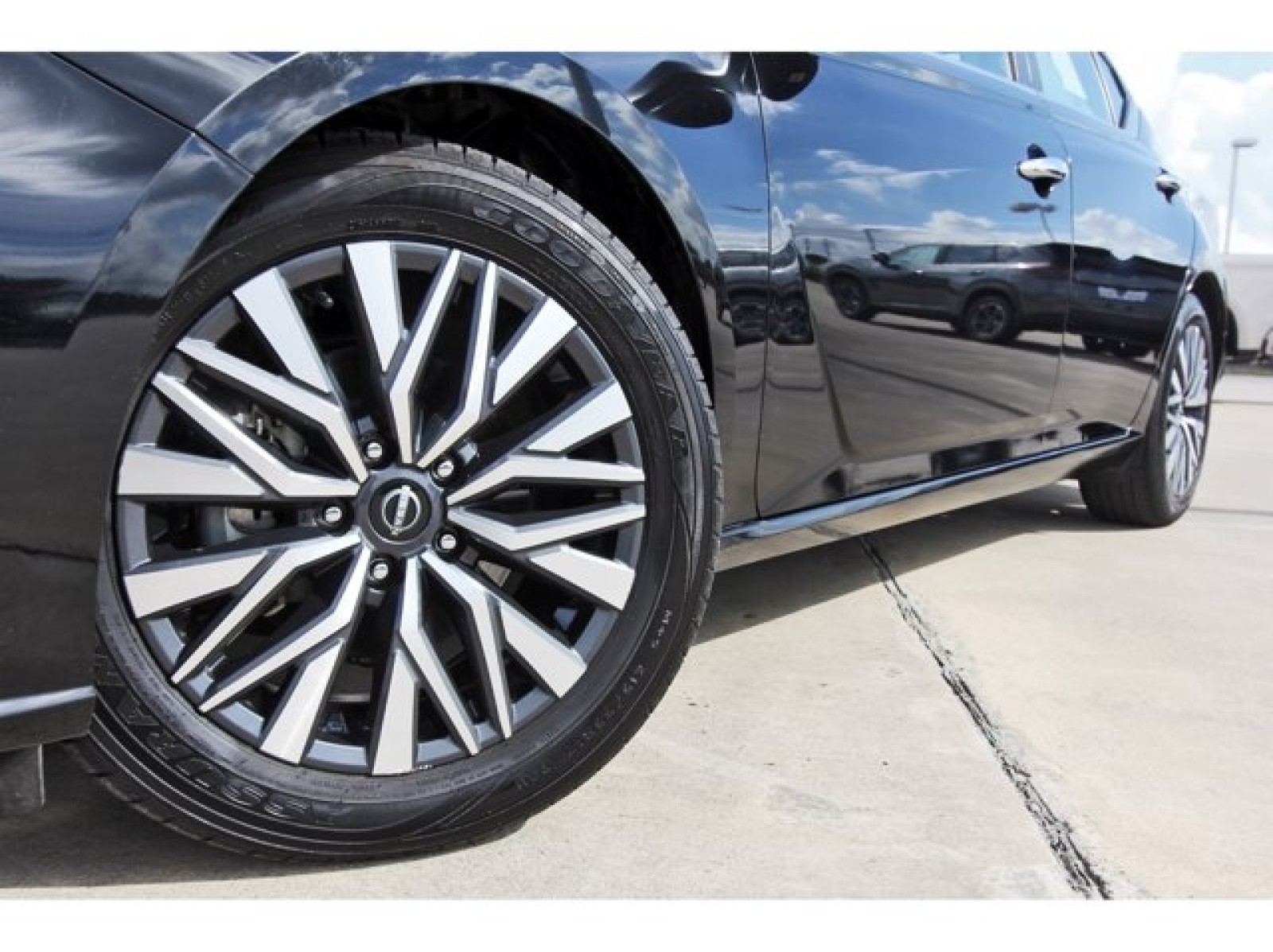 2024 Nissan Altima 2.5 SV Black at Robbins Nissan