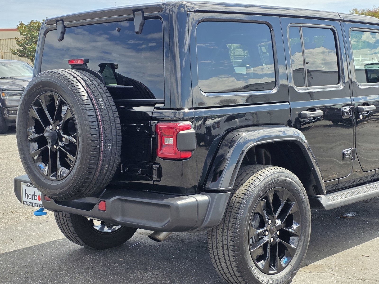 2022 Jeep Wrangler Unlimited Sahara 4xe photo 12