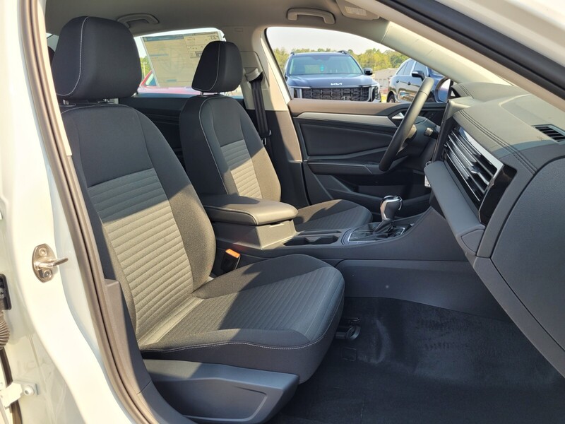 2025 Volkswagen Jetta 1.5T S photo 9