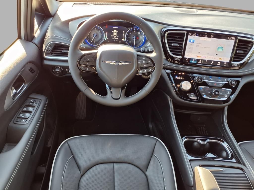 2026 Chrysler Pacifica Limited photo 4